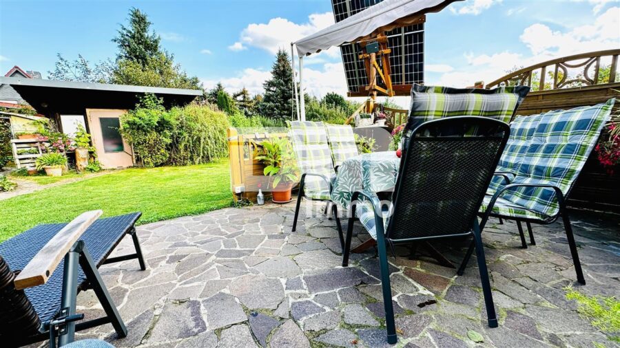 Schönes Mehrfamilienhaus geteilt nach WEG mit umfangreichen Nutzflächen und Traumgrundstück - Gartenbereich 2 / Freisitz